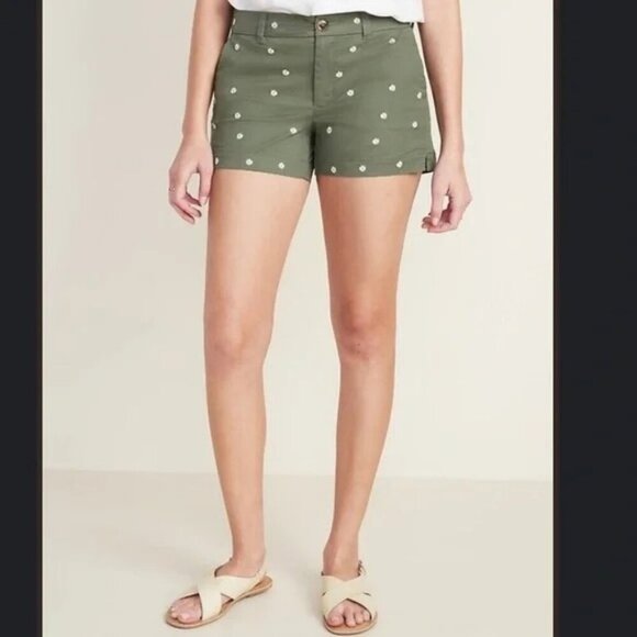 Old Navy Green Daisy Embroidered Everyday Shorts Size 8  3.5" Inseam - Picture 1 of 6